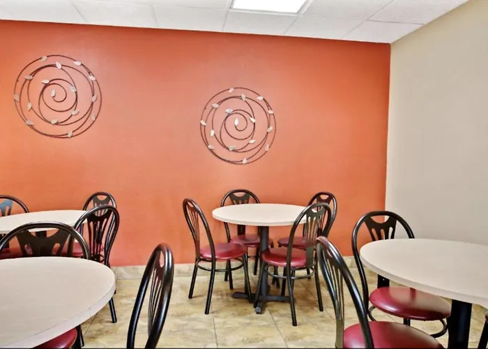Super 8 By Wyndham Kissimmee/Maingate/Orlando Area
